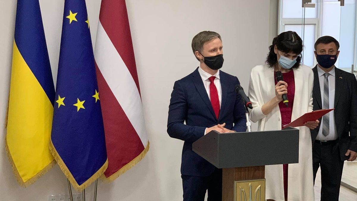 В Україні відкрили Почесне консульство Латвії