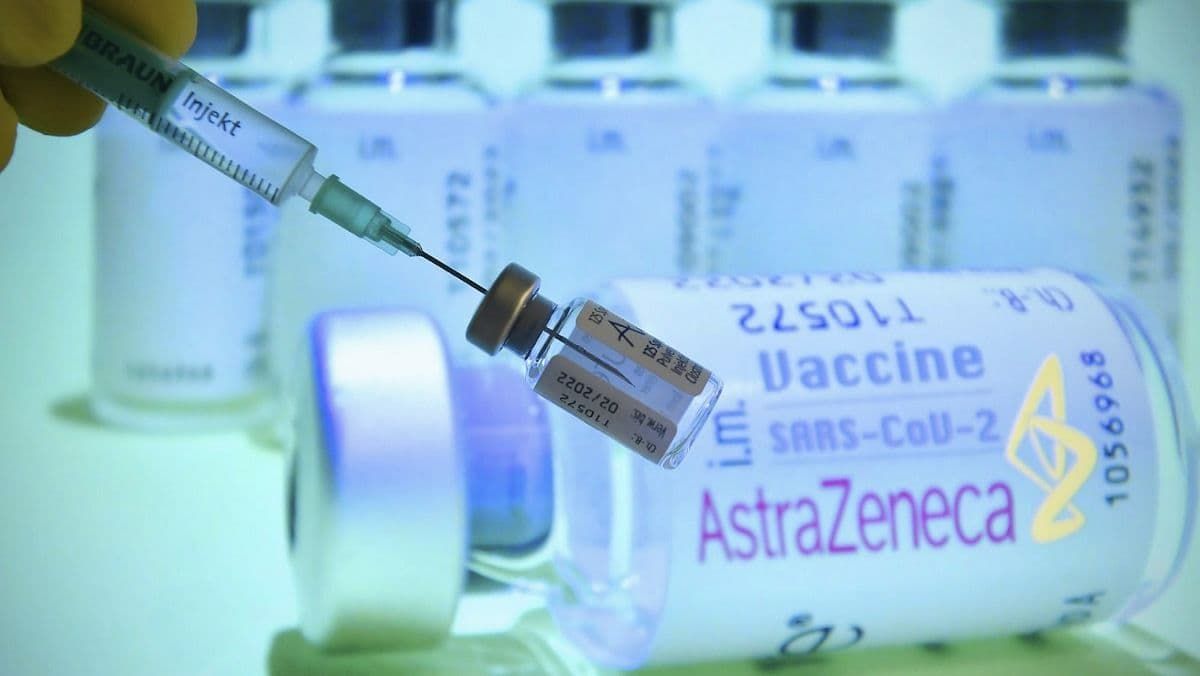 Интервал между первой и второй дозой вакцины AstraZeneca составит 12 недель — Минздрав