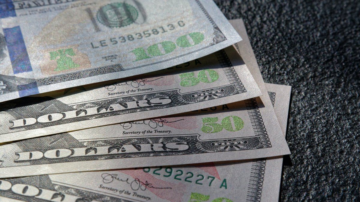 Курс валют на 5 мая: доллар и евро продолжают держать позиции