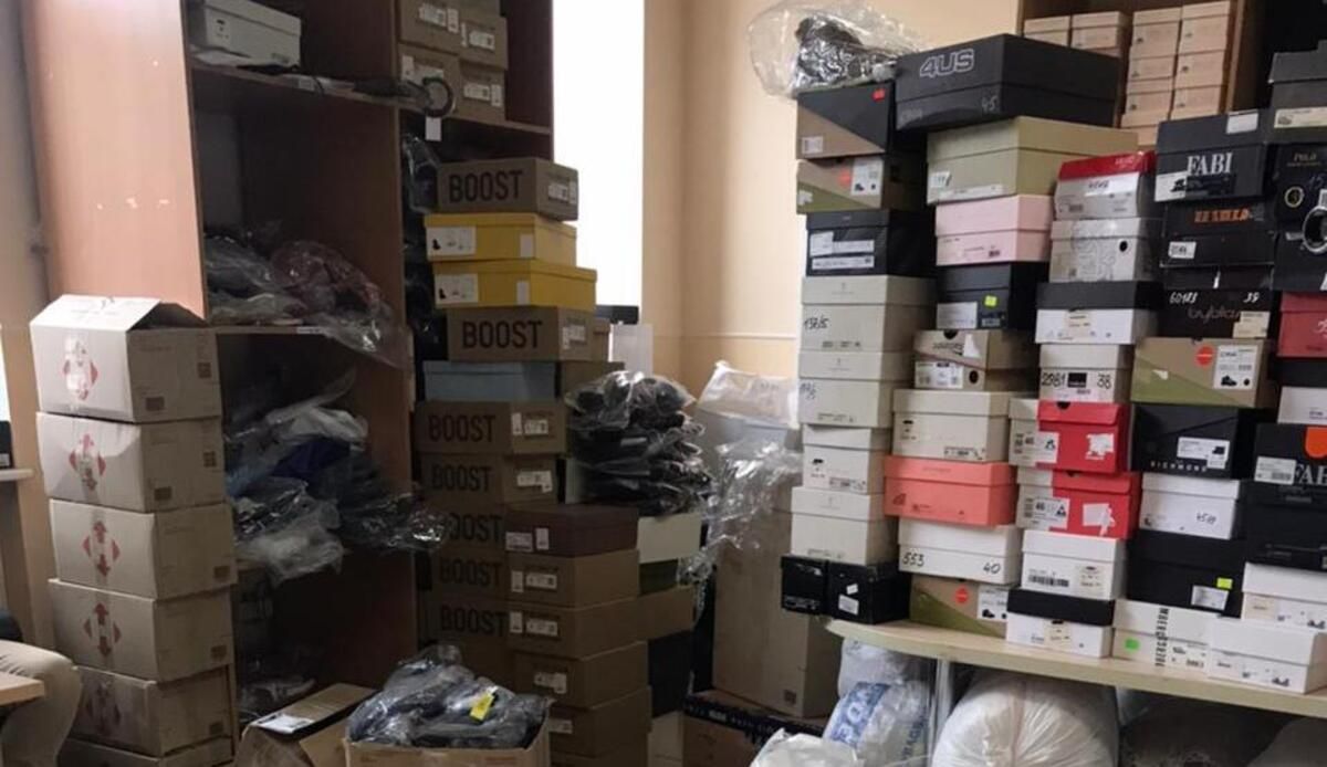 Незаконно ввозили товари світових брендів і ухилялися від сплати податків на десятки мільйонів: у столиці «накрили» мережу магазинів
