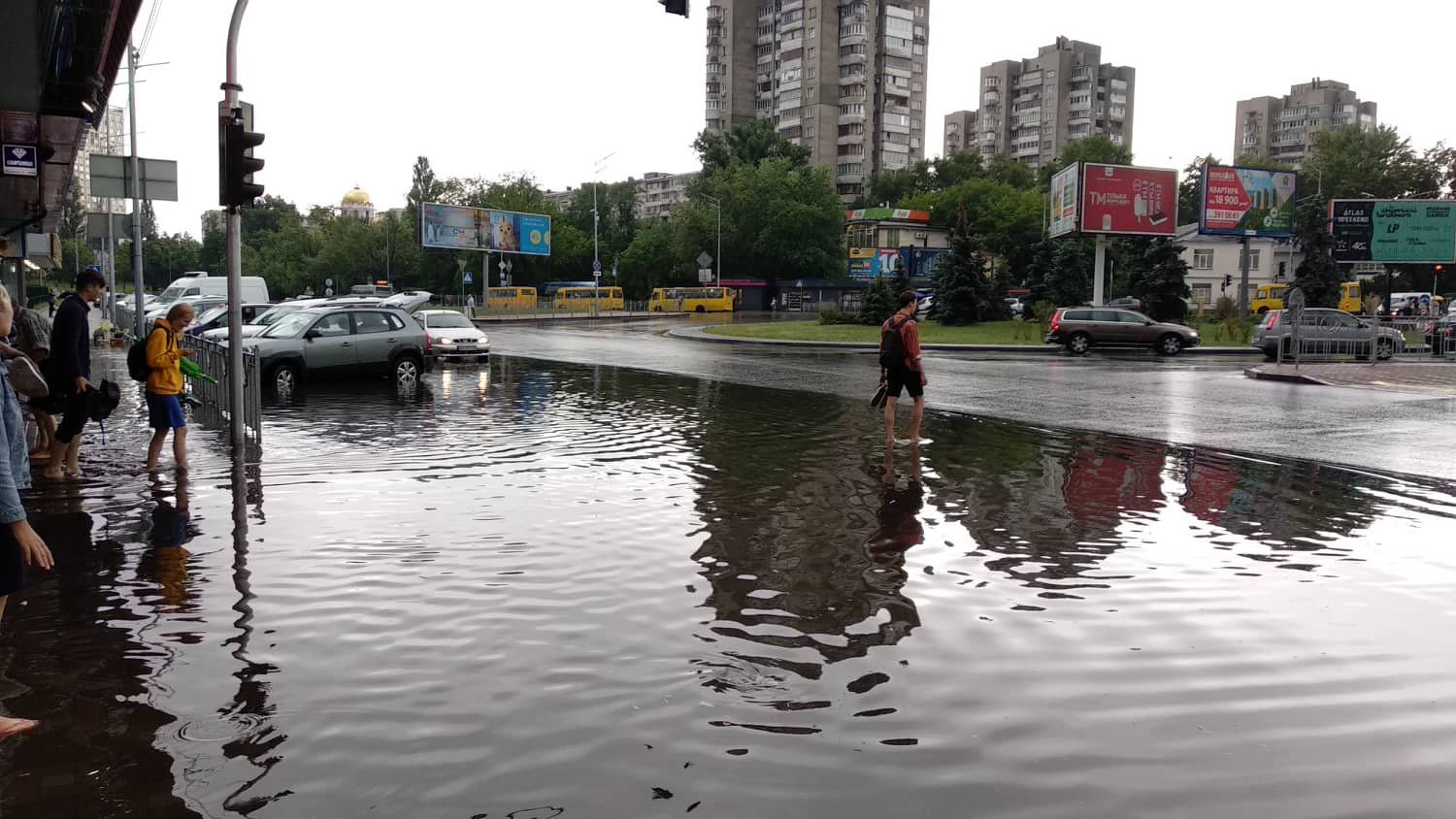 В Киеве и области до конца дня ожидаются значительные ливни