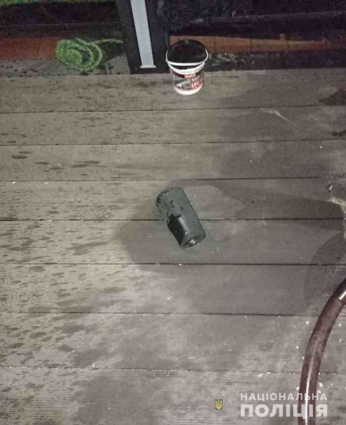 В Черкассах во двор депутата горсовета бросили коктейль Молотова 1