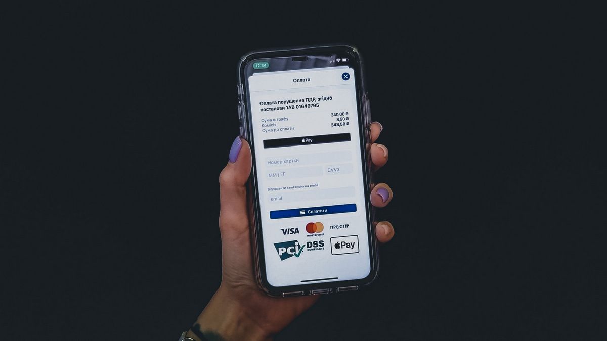 Штрафи за порушення ПДР в Україні тепер можна оплатити за допомогою ApplePay