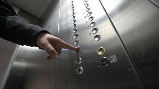 В Польше оборвался лифт, в котором находились украинцы: они выжили