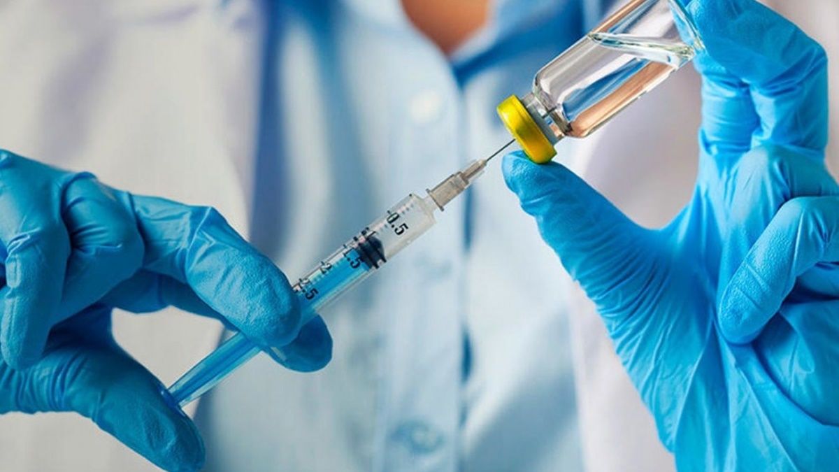 В Украине начали вакцинировать трудовые коллективы: условия