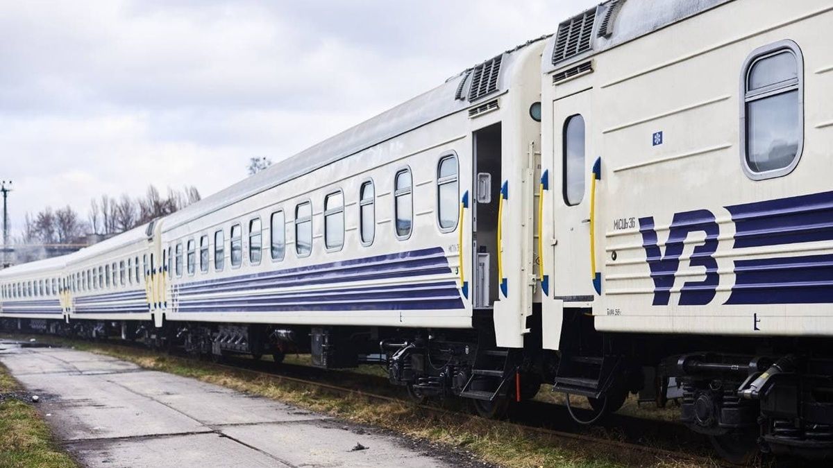 «Укрзалізниця» подписала договор с Крюковским заводом на поставку 100 пассажирских вагонов