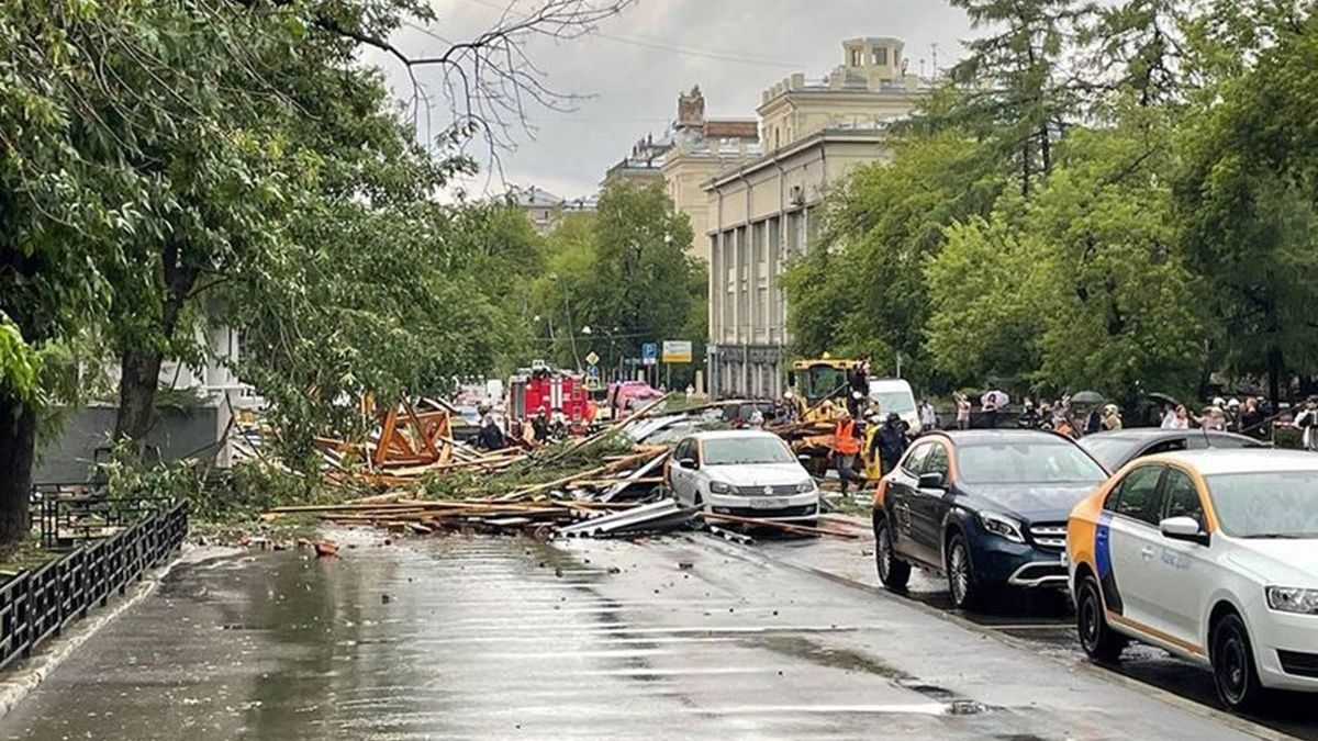 Москву накрыл «суперливень»: метро и поезда остановлены