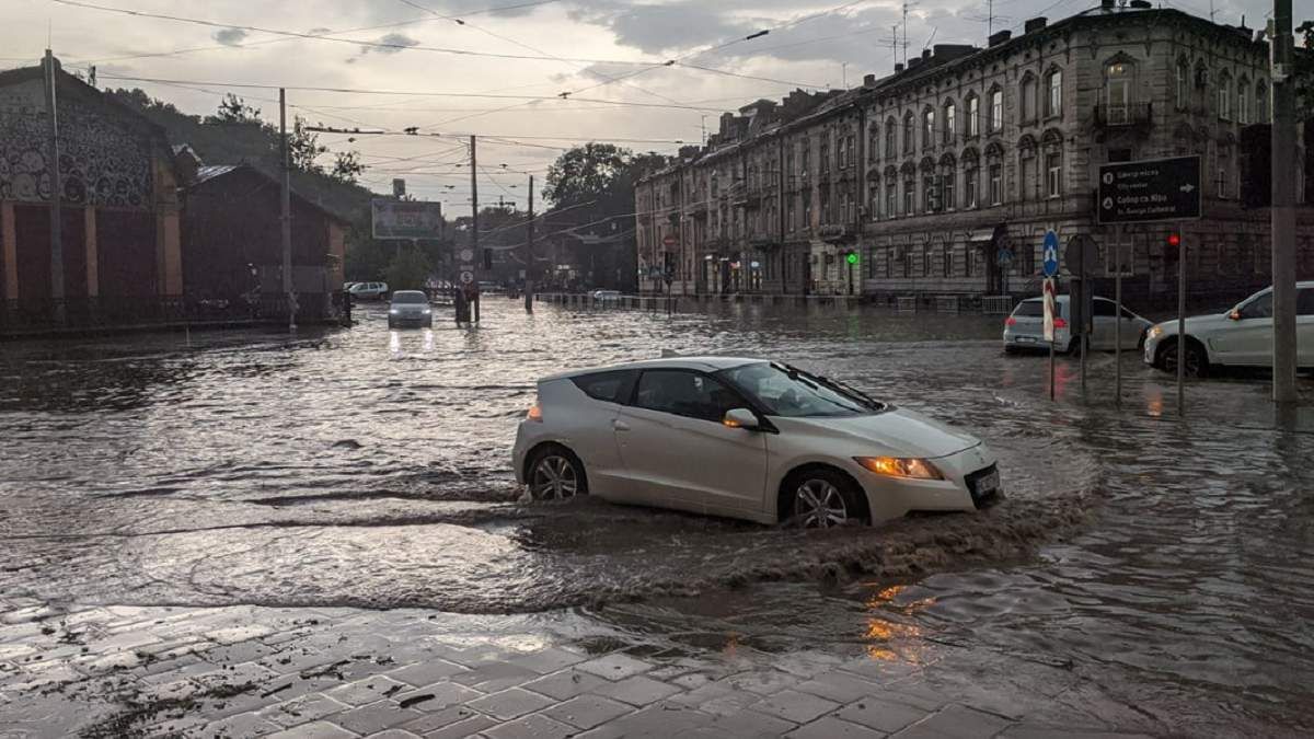 Львов из-за грозы и бури остался без света