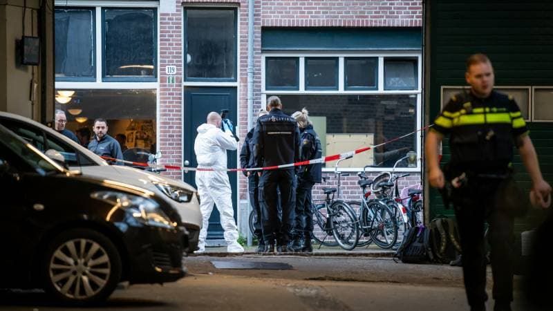 В Амстердамі стріляли у відомого журналіста: він важко поранений