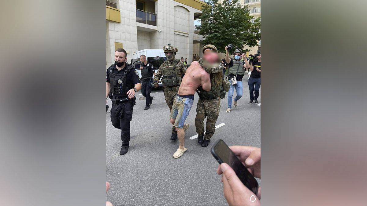 Стрельба в Киеве: мужчине, который ранил полицейского и гражданского, сообщили о подозрении