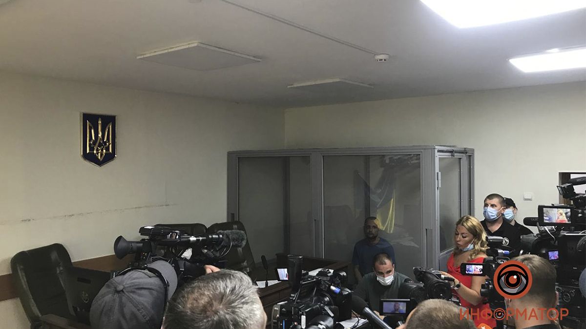 Чоловікові, який поранив поліцейського і цивільного в Києві, обрали запобіжний захід