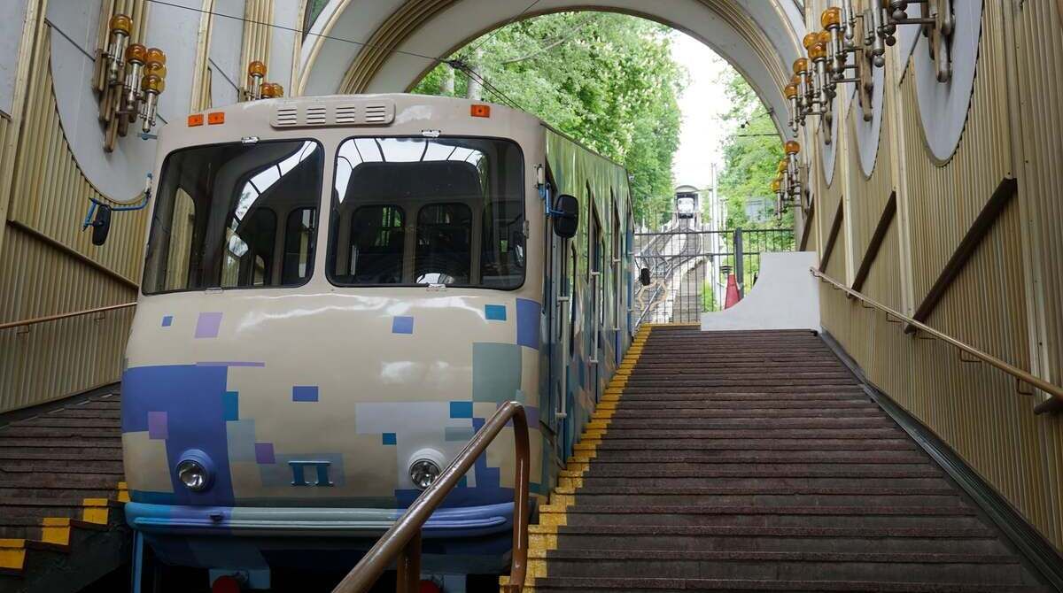 У Києві на два тижні відключать фунікулер: причина