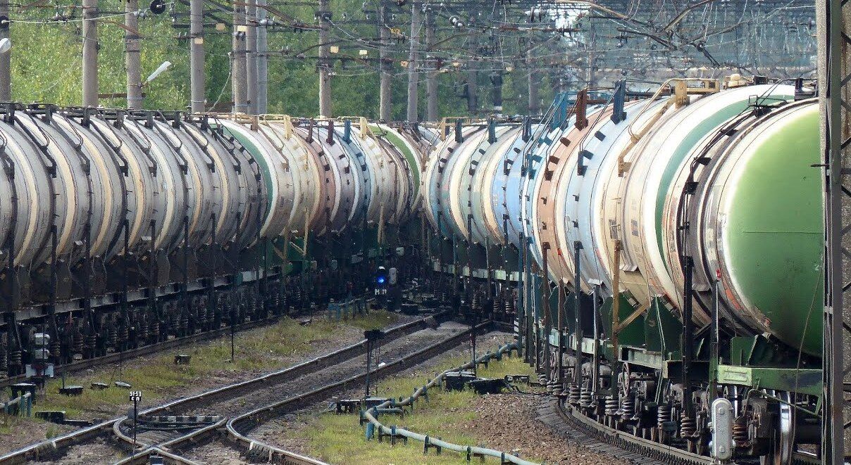 Львовянка пыталась сделать селфи на цистерне и получила 70 % ожогов тела