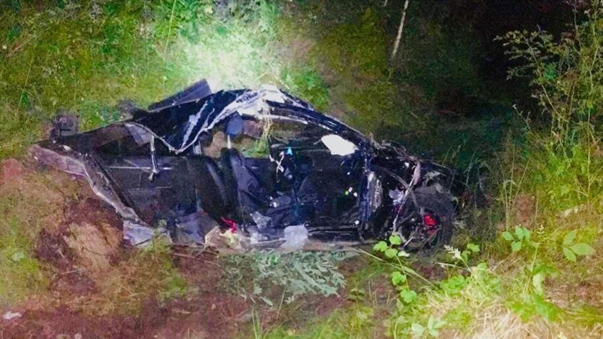 Не справился с управлением на участке, где ремонтируют дорогу: в Ивано-Франковской области авто разорвало пополам, погибли двое