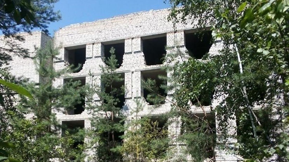 В Житомирской области 14-летнего подростка нашли под завалами в заброшенном здании