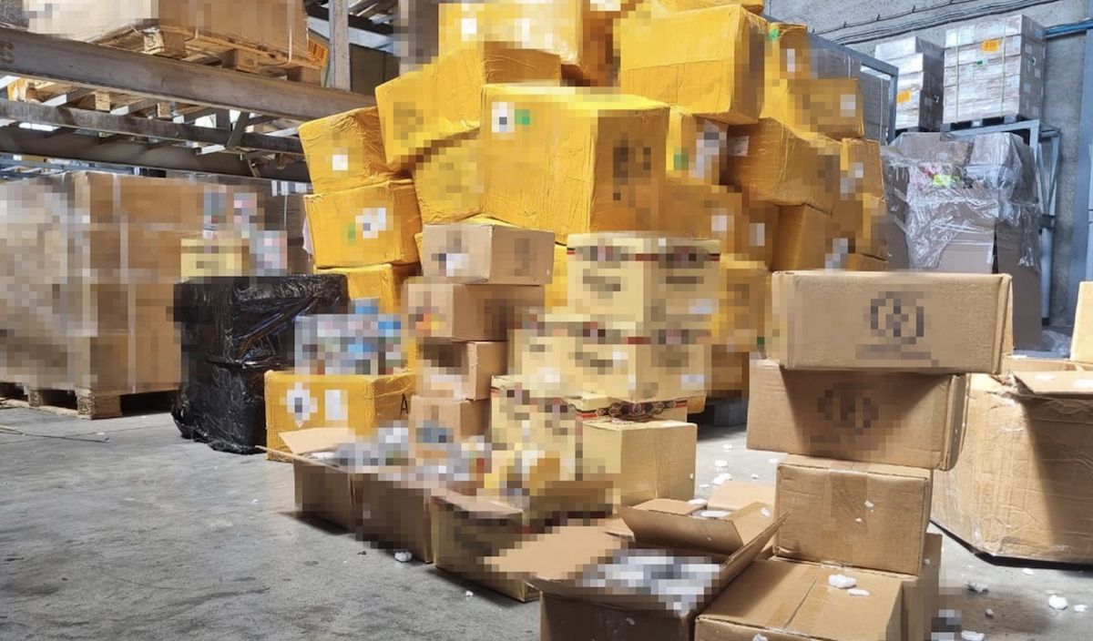 СБУ в Борисполе «накрыла» контрабанду продукции Applе на 30 млн гривен