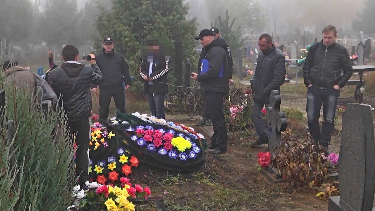 У Харківській області на кладовищі чоловік 33 рази вдарив 8-річного хлопчика ножем. Що вирішив суд