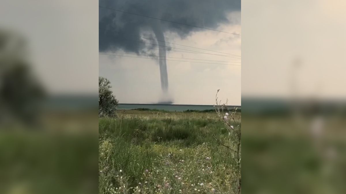 В курортной Кирилловке прошёл смерч: видео