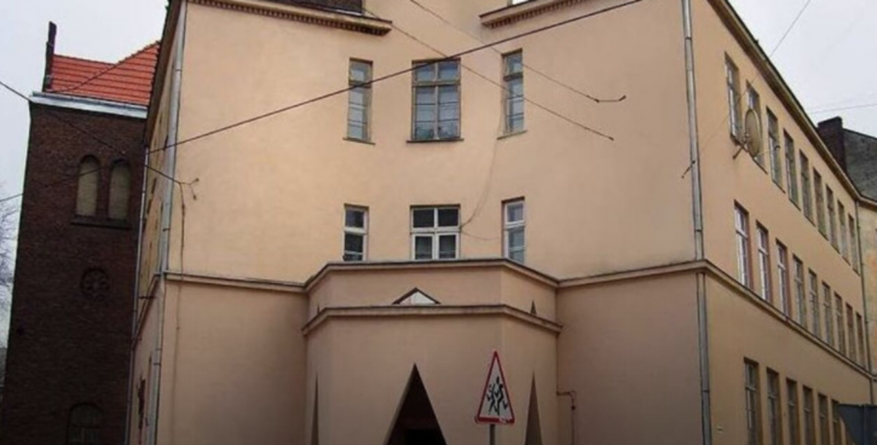 У Львові суд оштрафував батька учня за меми на вчителів