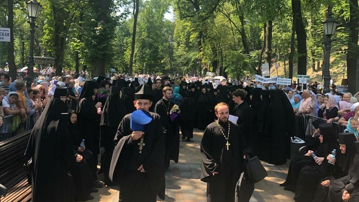 В Киеве тысячи верующих собираются на крёстный ход Крещения Киевской Руси