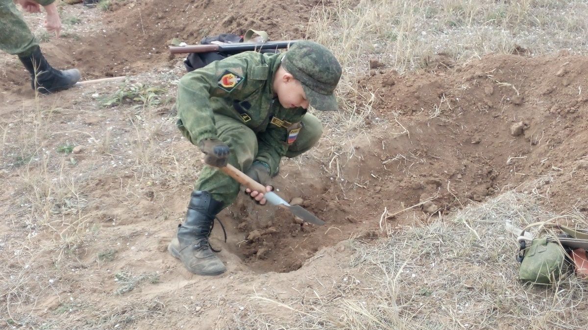 Бойовики РФ втягують дітей у війну: в Луганській області працює 33 кадетських класи