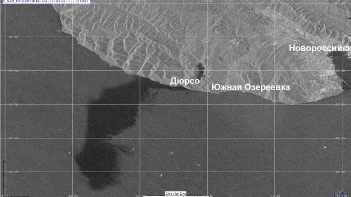 В Черном море произошел большой разлив нефти по вине России
