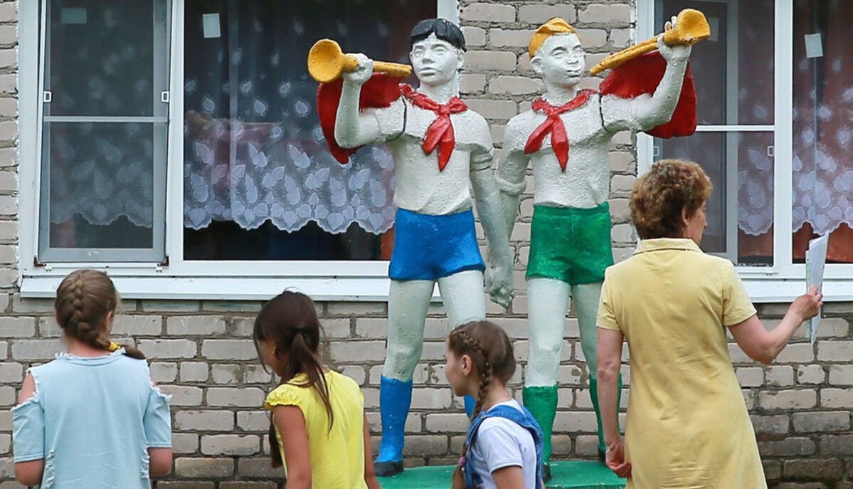 У Хмельницькій області в дитячому таборі крутили російські та радянські пісні. Адміністрацію і діджея звільнили
