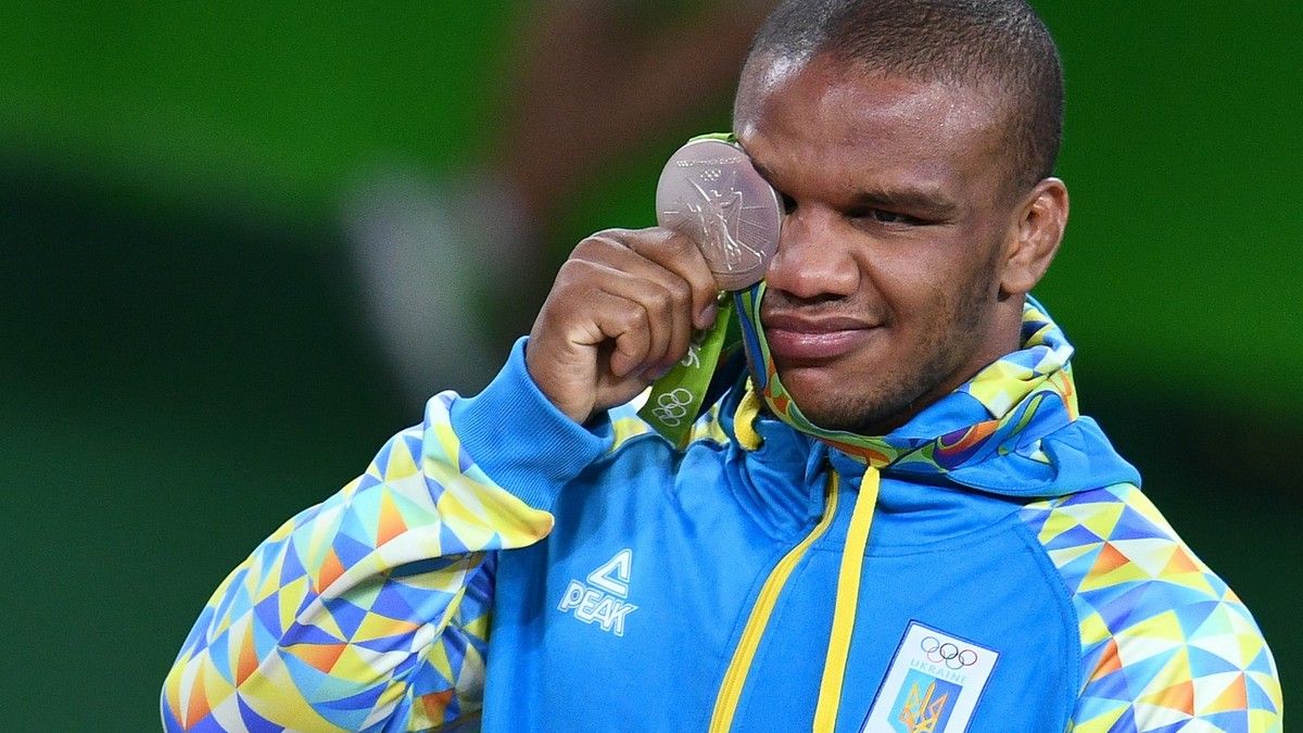 "Вали до Африки!": В центрі Києва до Олімпійського чемпіона Жана Беленюка причепилися через колір шкіри