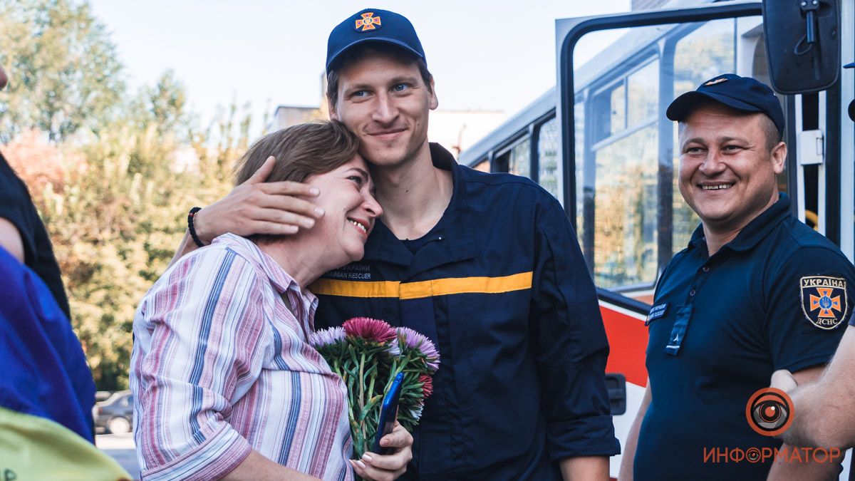 Українські рятувальники, які допомагали боротися з лісовими пожежами в Греції, повернулися додому