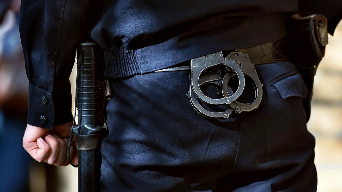 В Николаеве оперативник вызвал мужчину в отдел полиции для дачи пояснений и сильно избил его