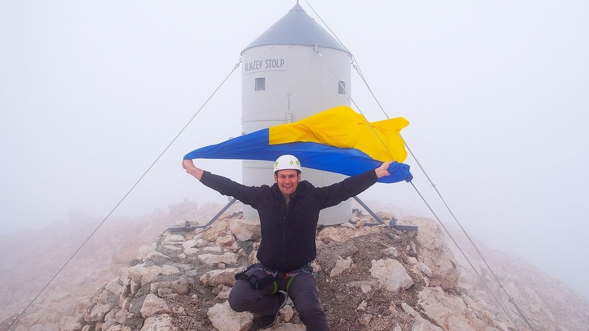 Украинский флаг развернули на самой высокой точке Словении