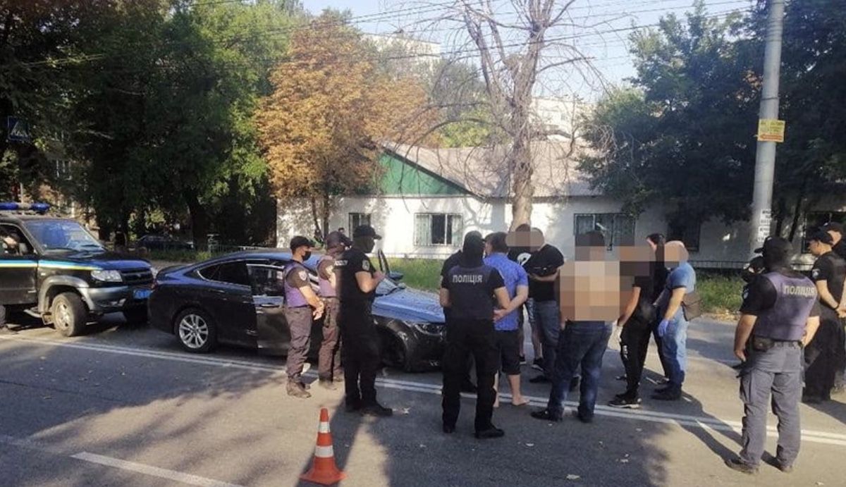 В Запорожье двое мужчин устроили стрельбу: пять человек пострадали