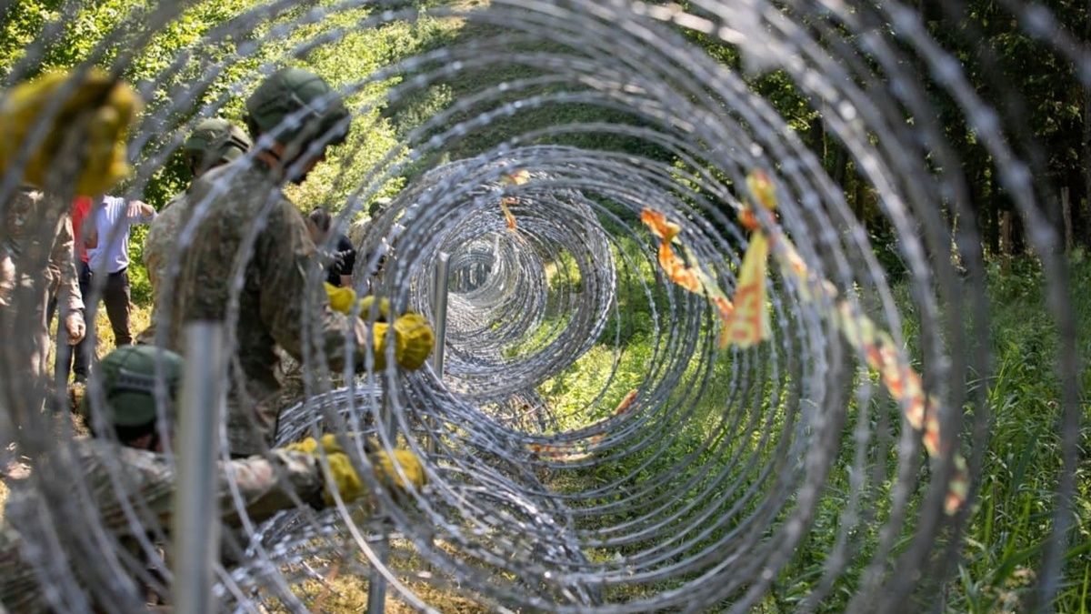 В Литве во время строительства стены на границе с Беларусью погиб пожарный