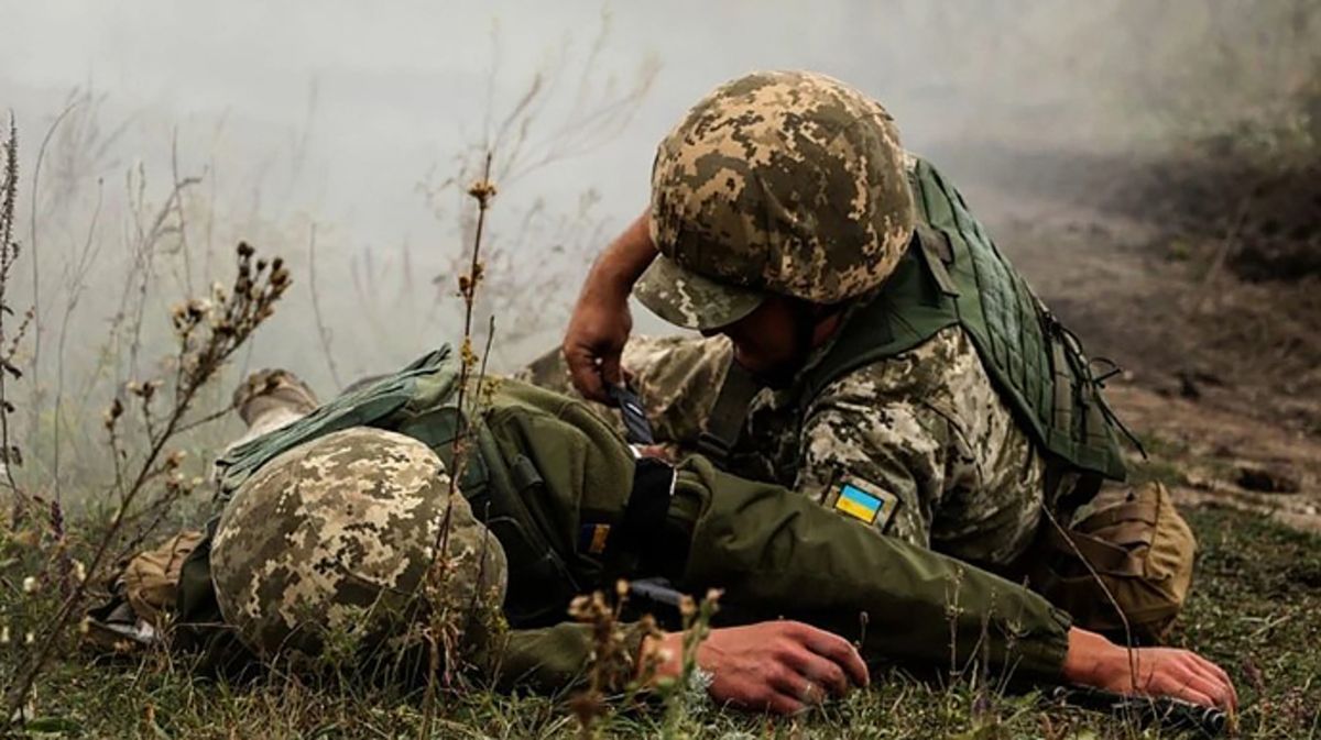 На Донбасі бойовики поранили українського військового