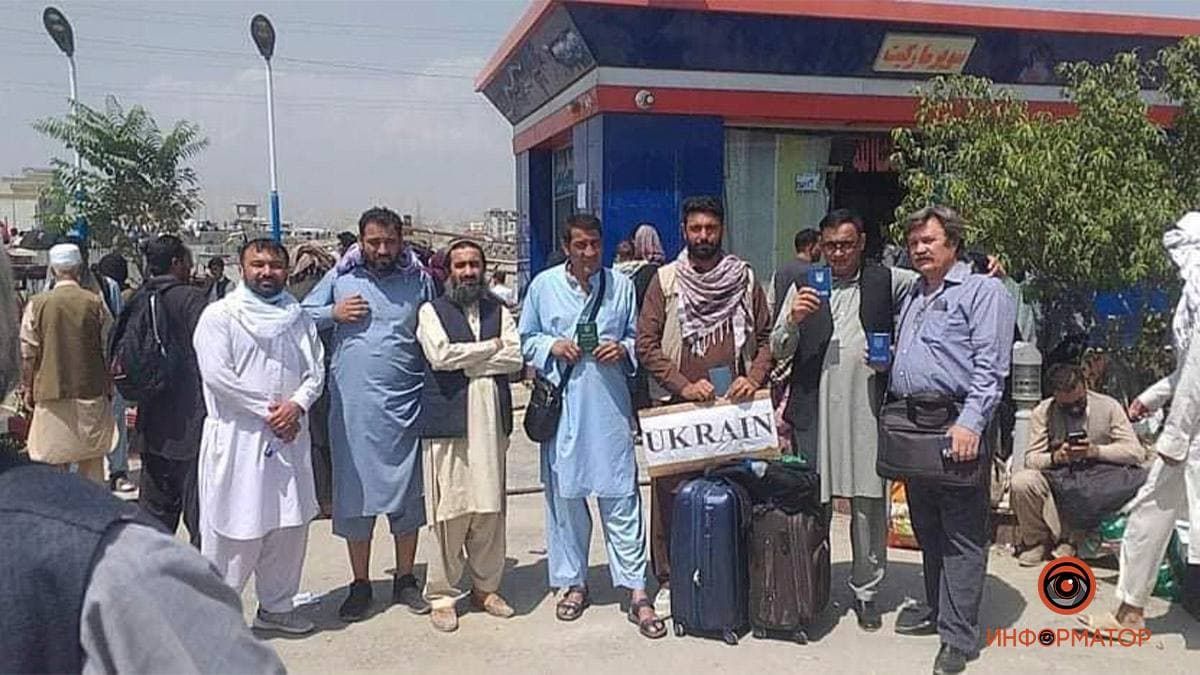 "Краще без хліба, але живі": як українці і їхні родини чекають евакуації в Афганістані