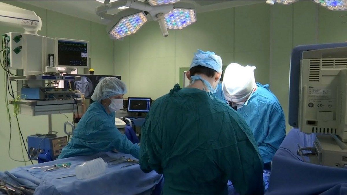 В Израиле разъединили двух сиамских близняшек, которые срослись головами