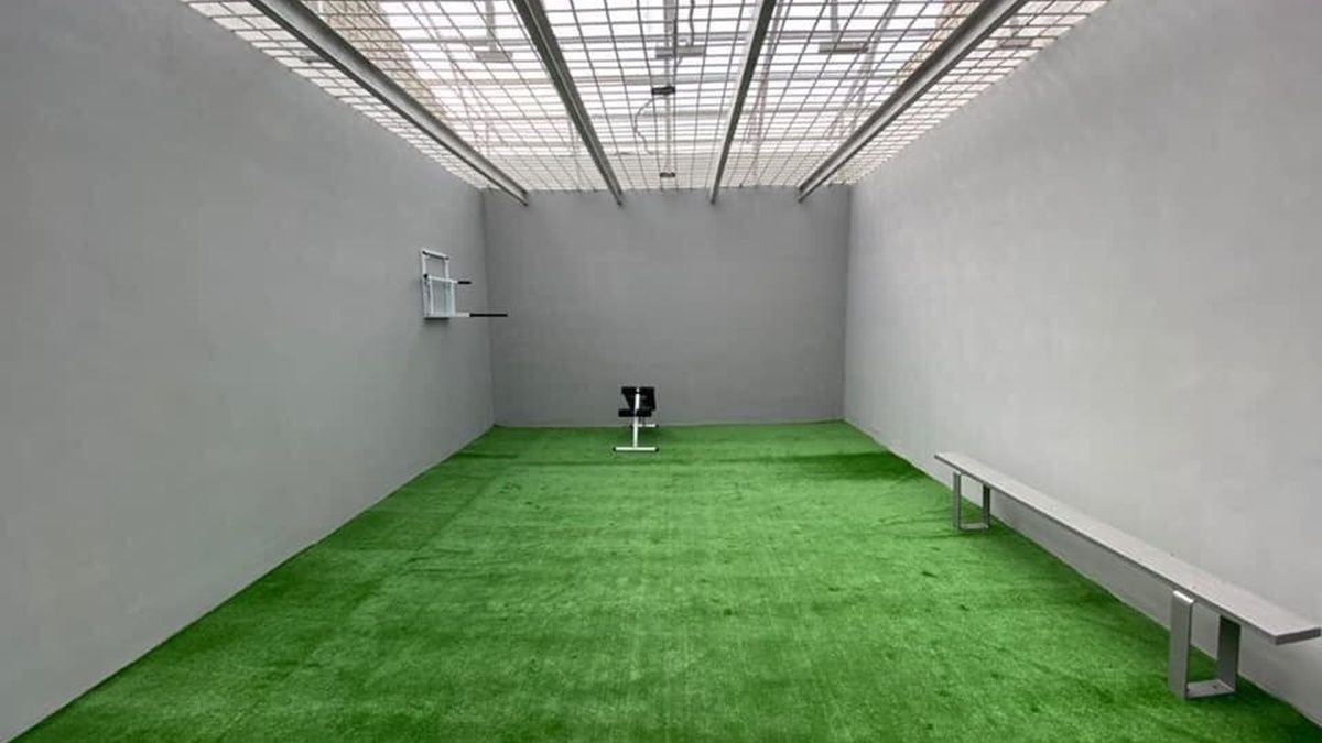 В изоляторе Киева отремонтировали прогулочный дворик: как он выглядит