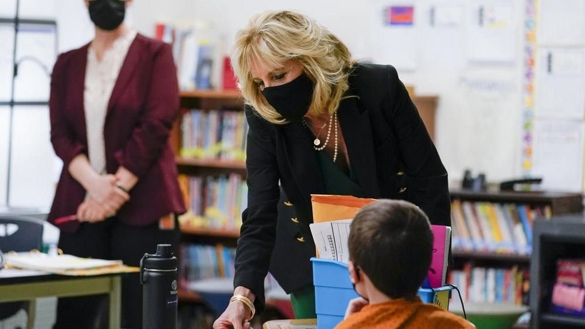 Первая леди США впервые будет работать вне Белого Дома