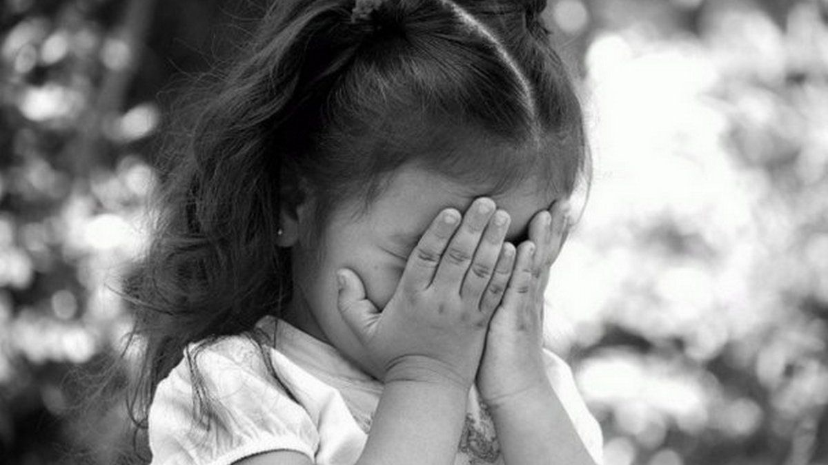 В Одеській області чоловік заманив до себе додому 4-річну дівчинку і розбещував її