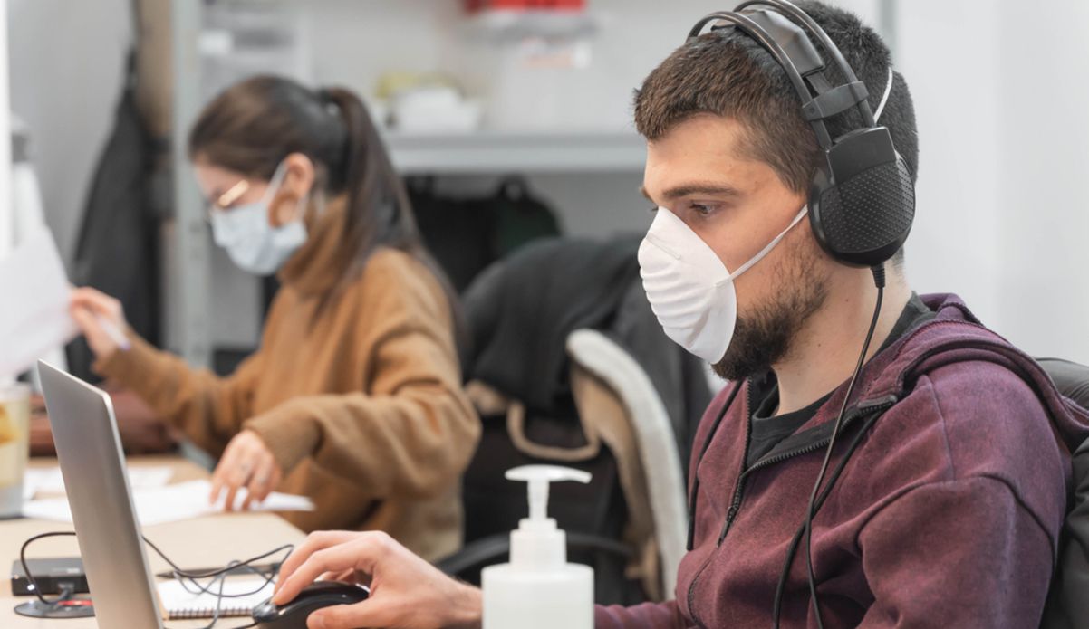 Українці стали активніше шукати роботу і почали повертатися в офіси - дослідження