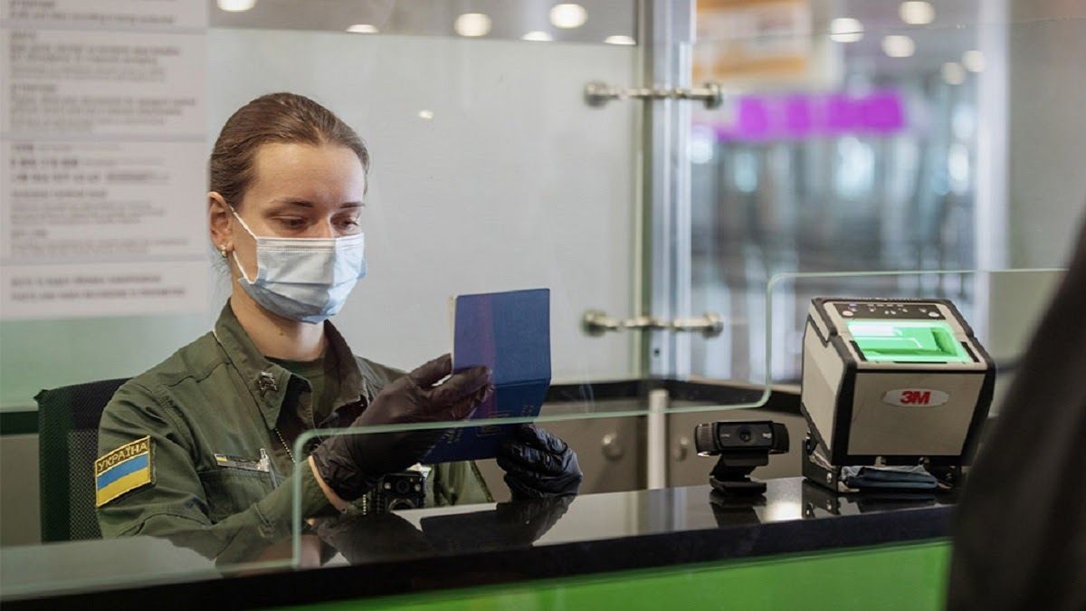 В приложении «Дія» появятся небиометрические загранпаспорта