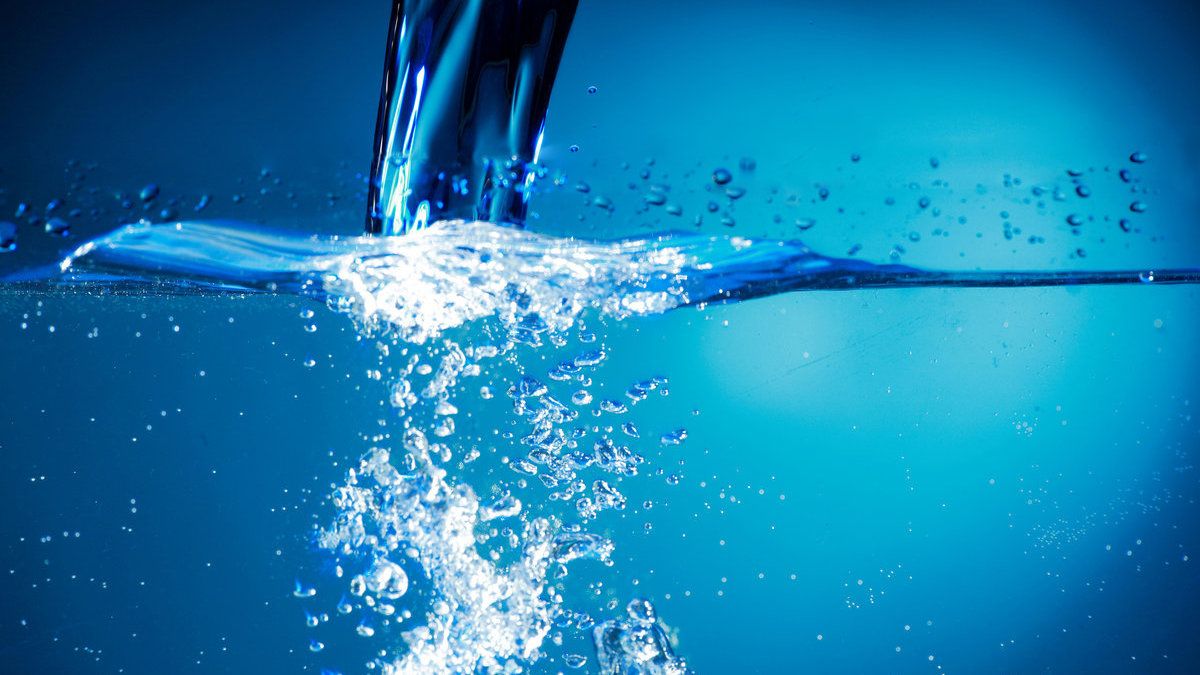 Неприятный запах и привкус: в Запорожье люди жалуются на качество питьевой воды