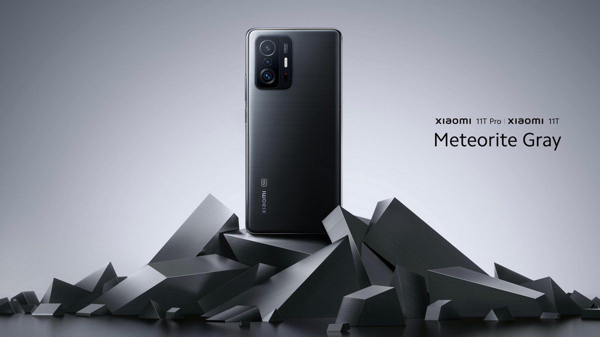 Xiaomi показала, как робот распаковывает новый смартфон Xiaomi 11T Pro