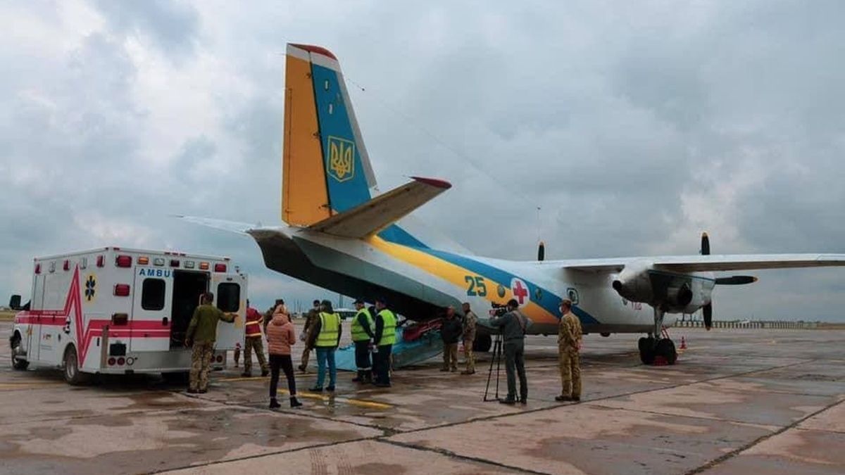 До Львова доставили вісьмох військових для лікування та реабілітації