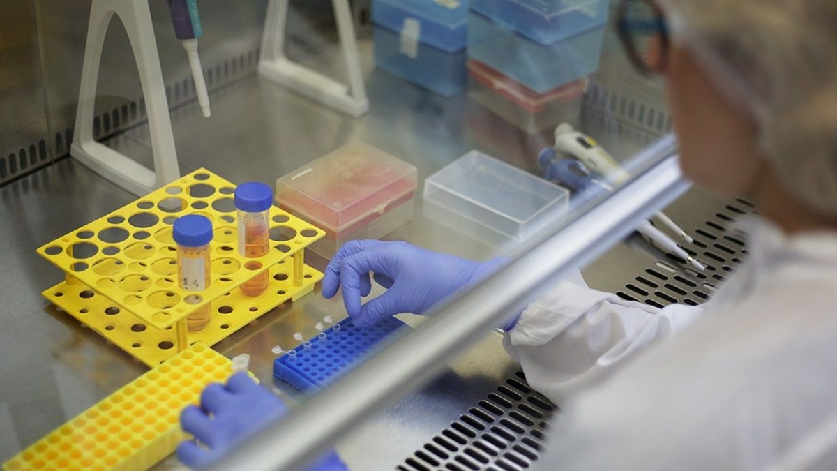 Українцям пропонують випробувати на собі ліки проти коронавірусу