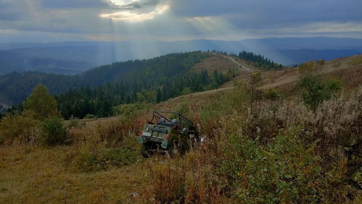 Відзначали парубоцьку вечірку і вирішили піднятися на гору: подробиці аварії в Карпатах, де перекинувся УАЗ