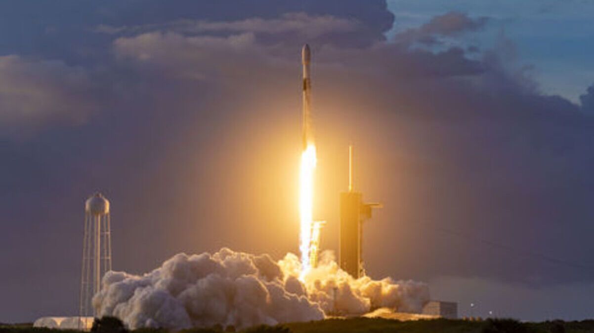 Космический корабль SpaceX Cargo Dragon отстыковался от МКС, чтобы вернуться на Землю