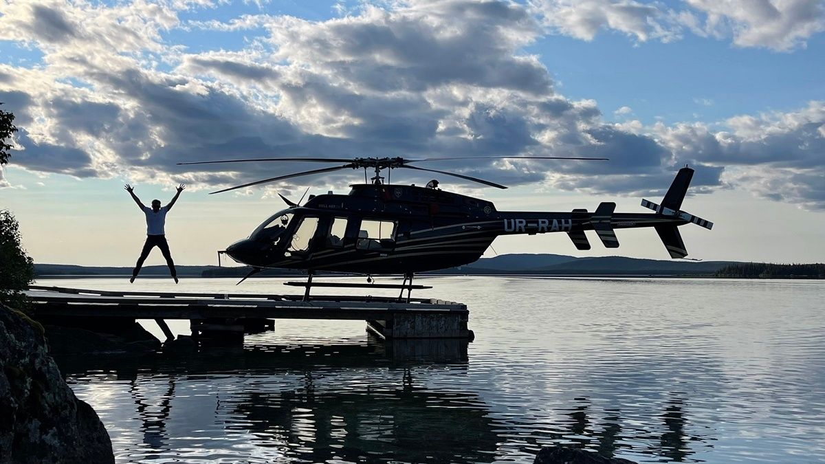 Пролетели на вертолёте 10 тысяч километров над 13 странами: украинцы установили национальный рекорд