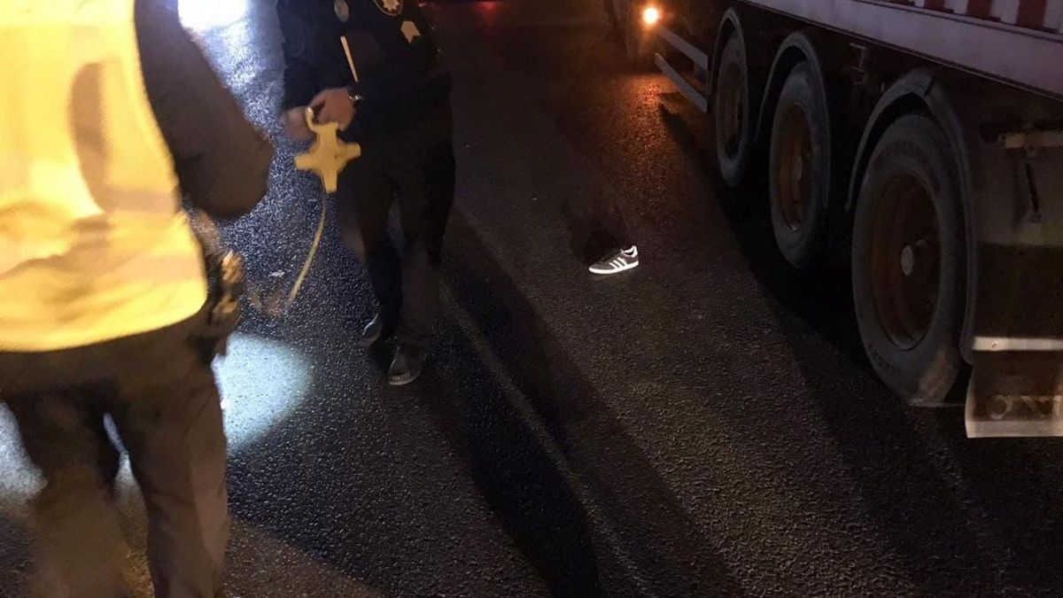 У Харкові вантажівка збила двох підлітків: постраждалі в лікарні