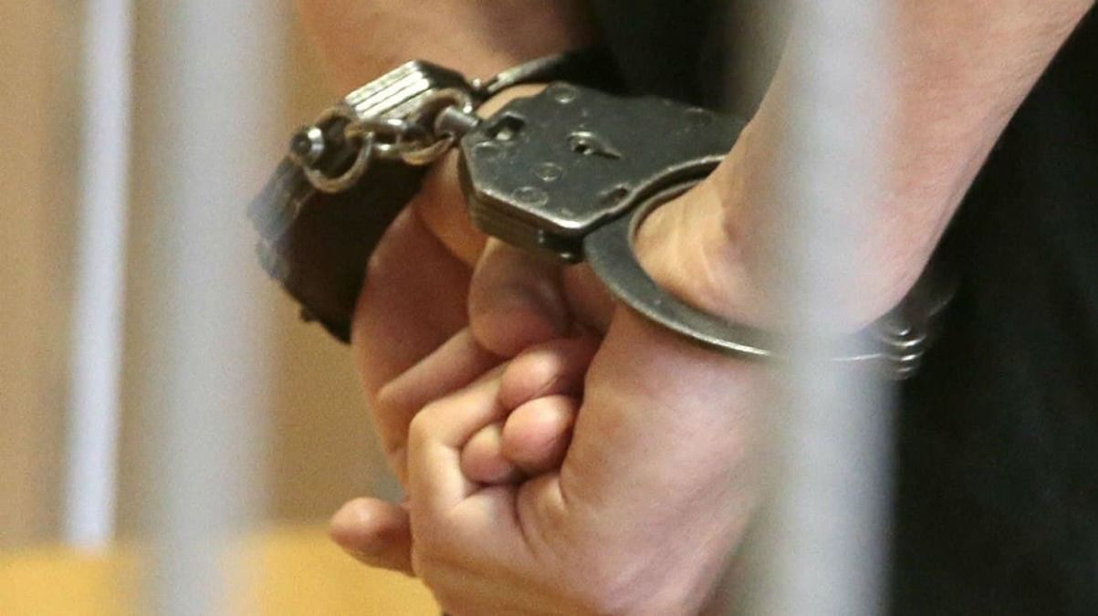 В Киеве мужчина пригласил свою 14-летнюю дочь посмотреть фильм и изнасиловал